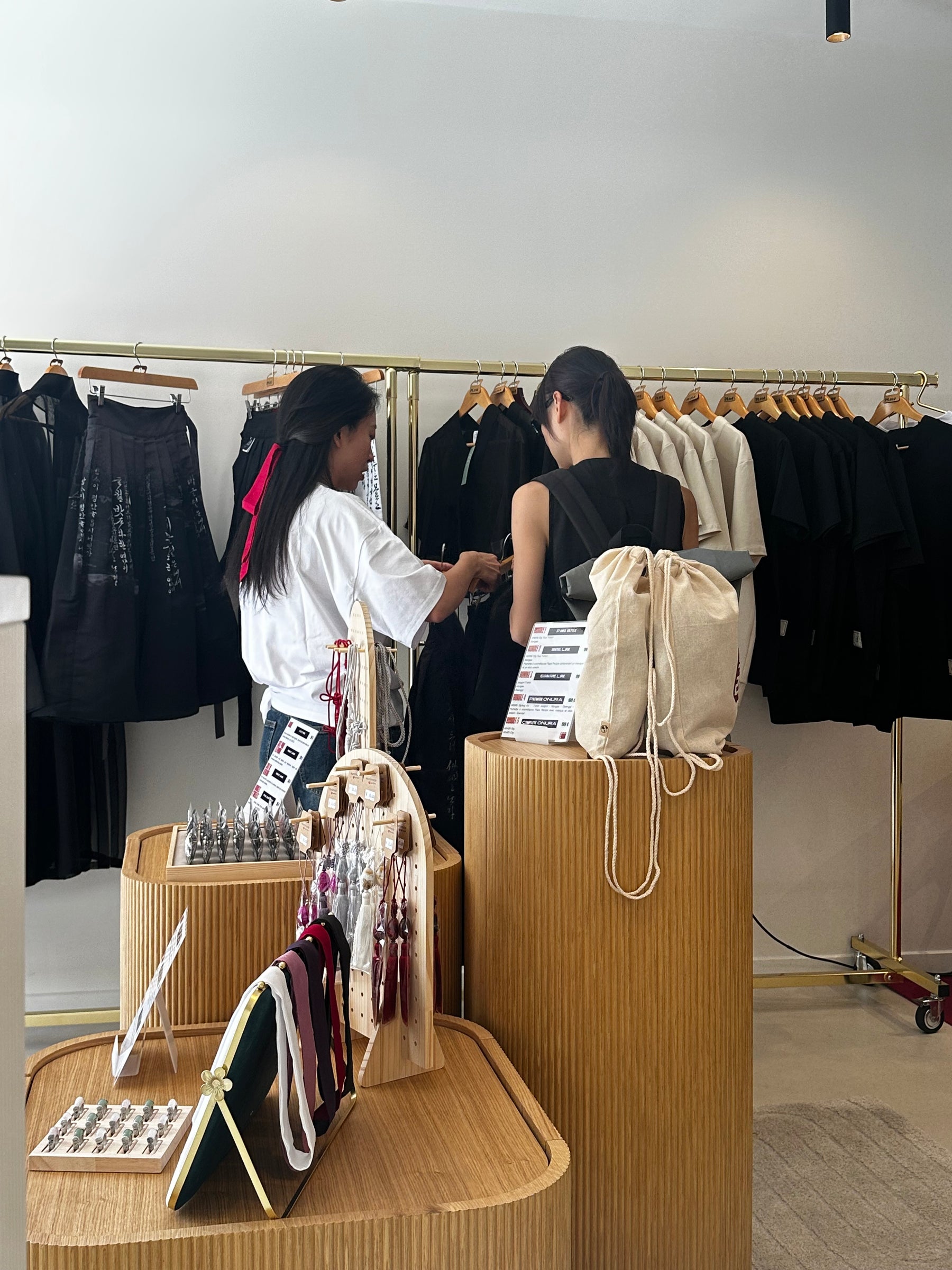 Red norigae presented in the ONURA Paris archive
